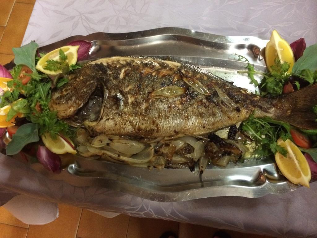 Logis Hotel Restaurant Le Flamant Rose Camargue Albaron Buitenkant foto
